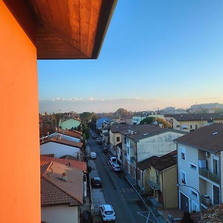 Attico A 2 Passi Dalla Stazione E Centro Storico Ravenna Luaran gambar